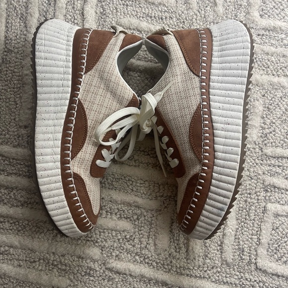 Universal Thread Persephone Sneaker - Picture 7 of 8